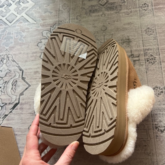 Brand new Uggs Disquette size 6 chestnut. - Picture 4 of 5